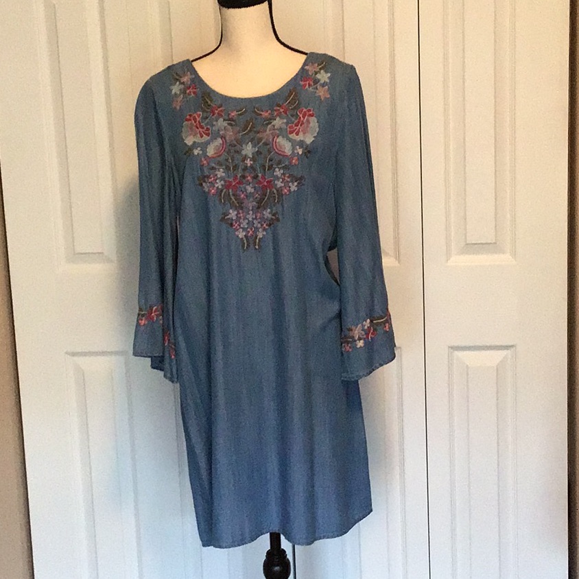 Nwt Chelsea & Theodore Embroidered Denim Dress